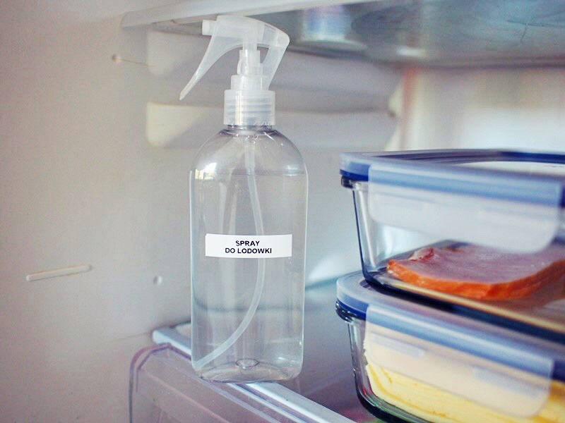 szklany spryskiwacz na domowe środki czystości